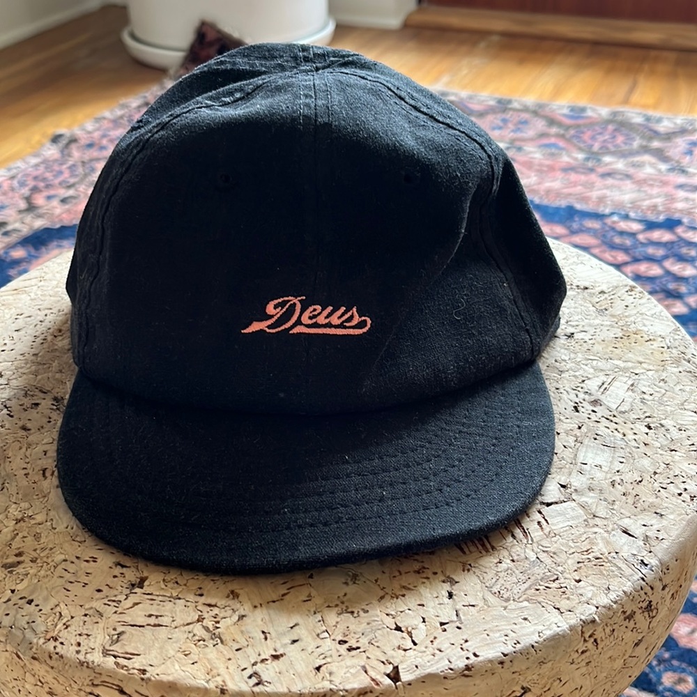 Deus ex machina hat unused